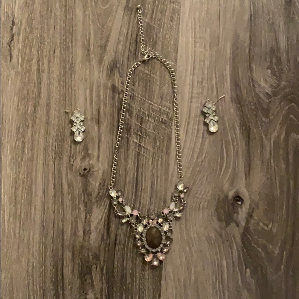 Jeweled necklace / earring set